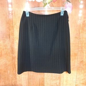 ALYN PAIGE BLACK PINSTRIPED SKIRT SIZE 3/4